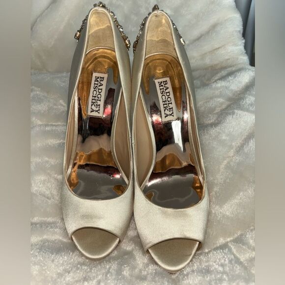 Badgley Mischka Kiara Ivory Satin Peep Toe Pumps EUC - Picture 6 of 10